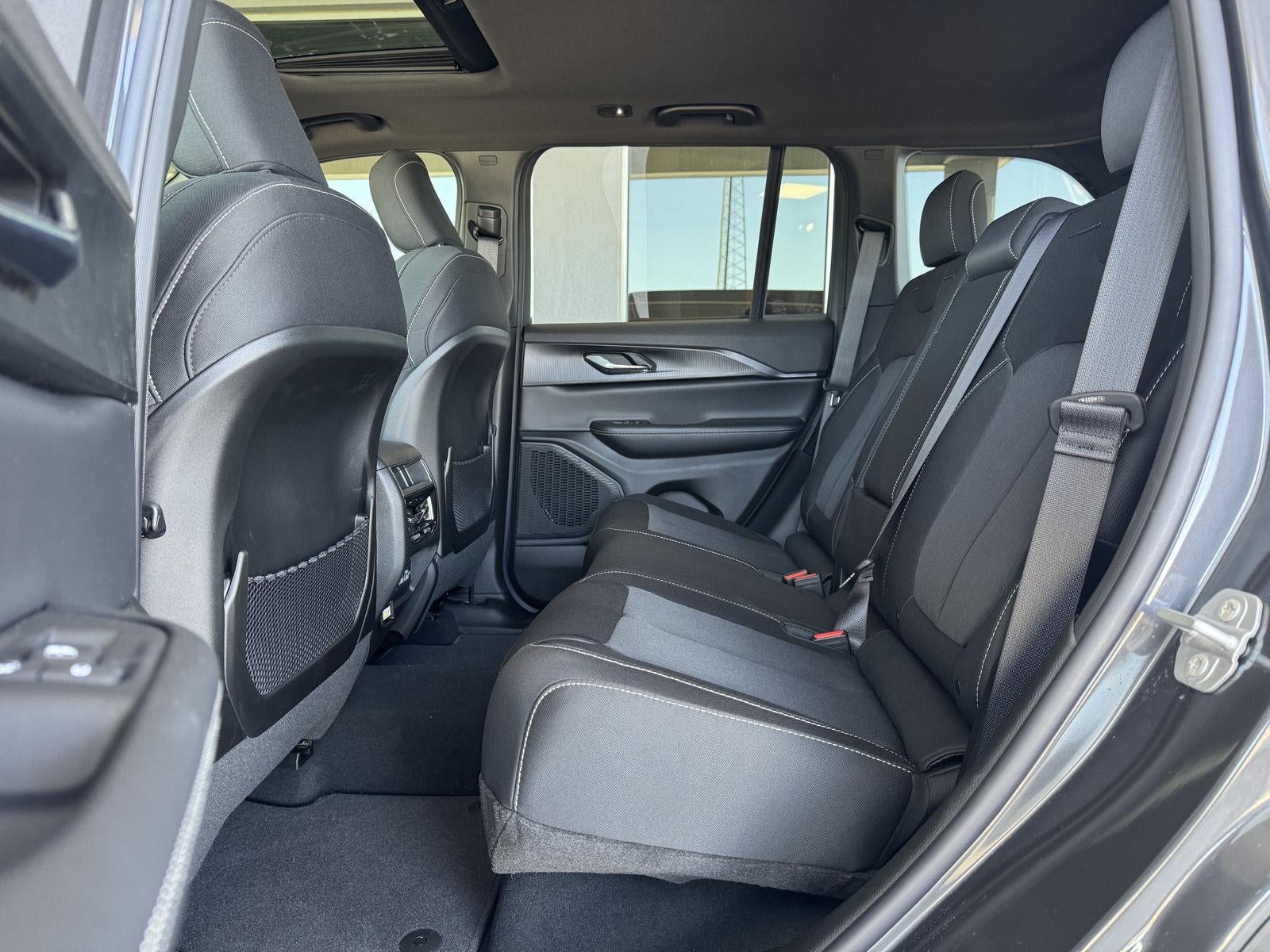 2026 Jeep Grand Cherokee GRAND CHEROKEE LAREDO X 4X4