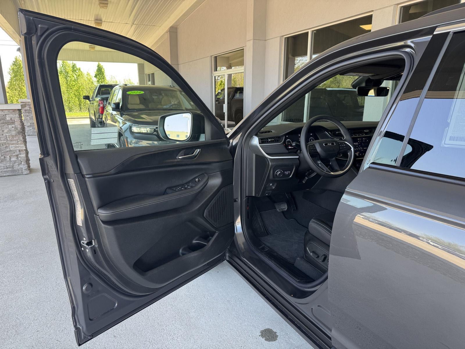 2026 Jeep Grand Cherokee GRAND CHEROKEE LAREDO X 4X4