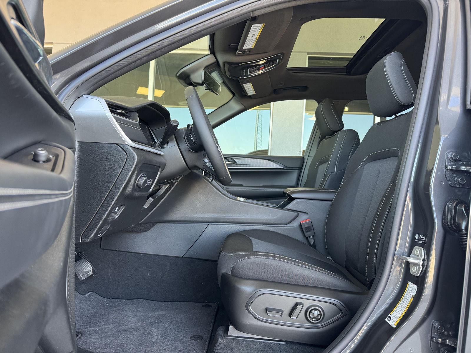 2026 Jeep Grand Cherokee GRAND CHEROKEE LAREDO X 4X4