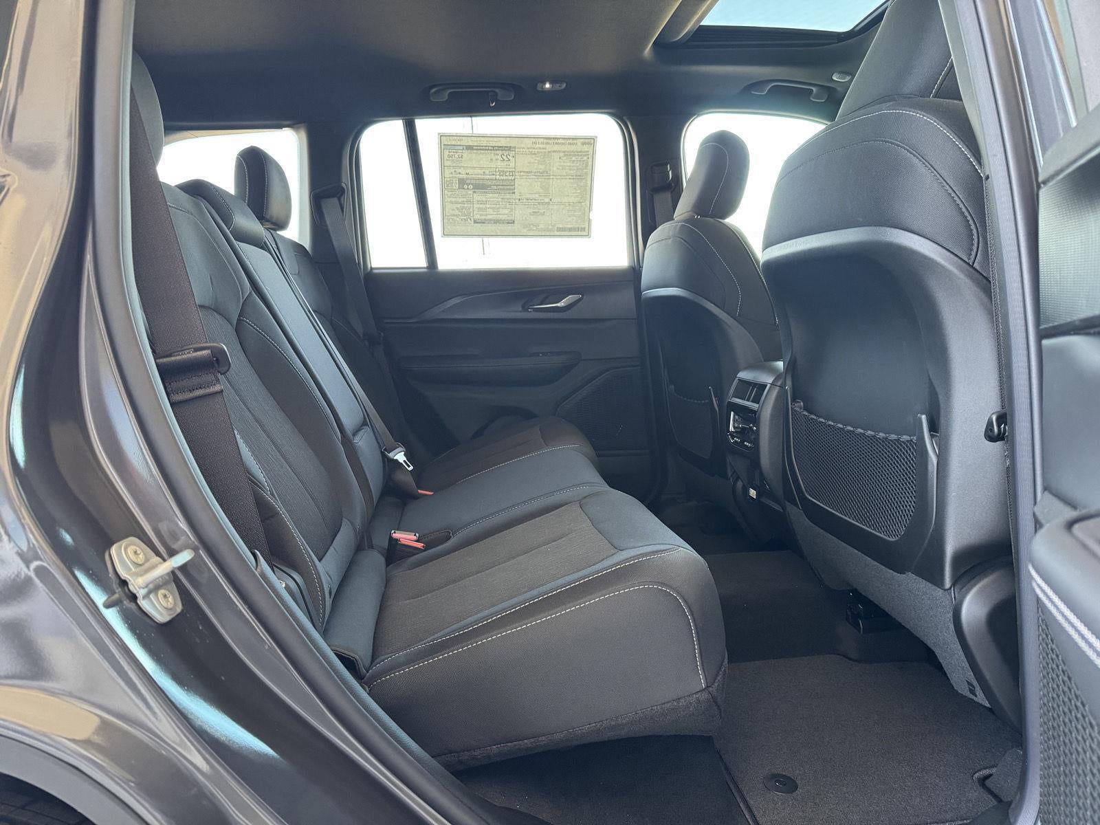 2026 Jeep Grand Cherokee GRAND CHEROKEE LAREDO X 4X4