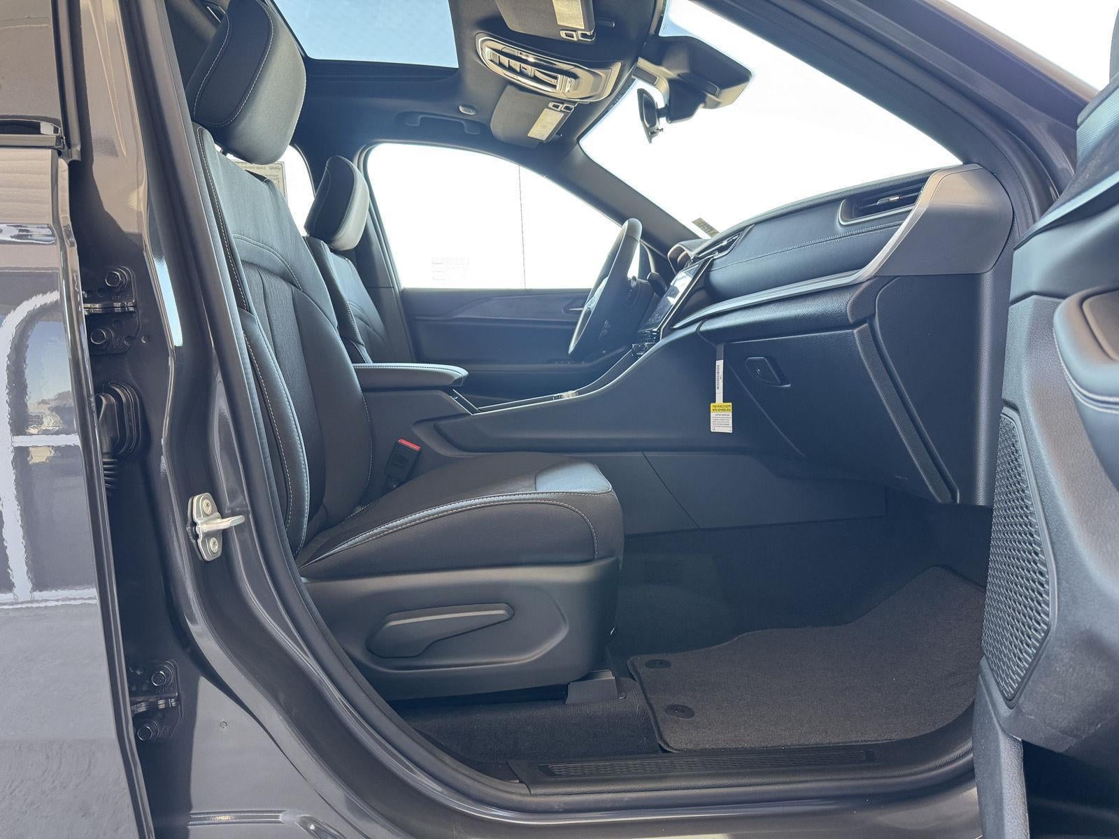 2026 Jeep Grand Cherokee GRAND CHEROKEE LAREDO X 4X4