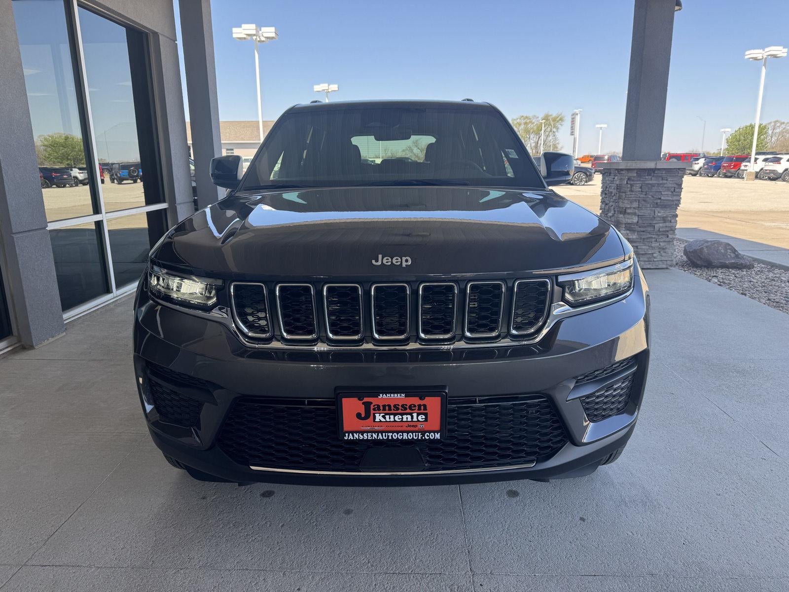 2026 Jeep Grand Cherokee GRAND CHEROKEE LAREDO X 4X4