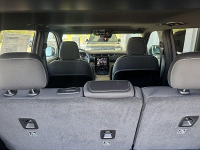 2026 Jeep Grand Cherokee GRAND CHEROKEE LAREDO X 4X4