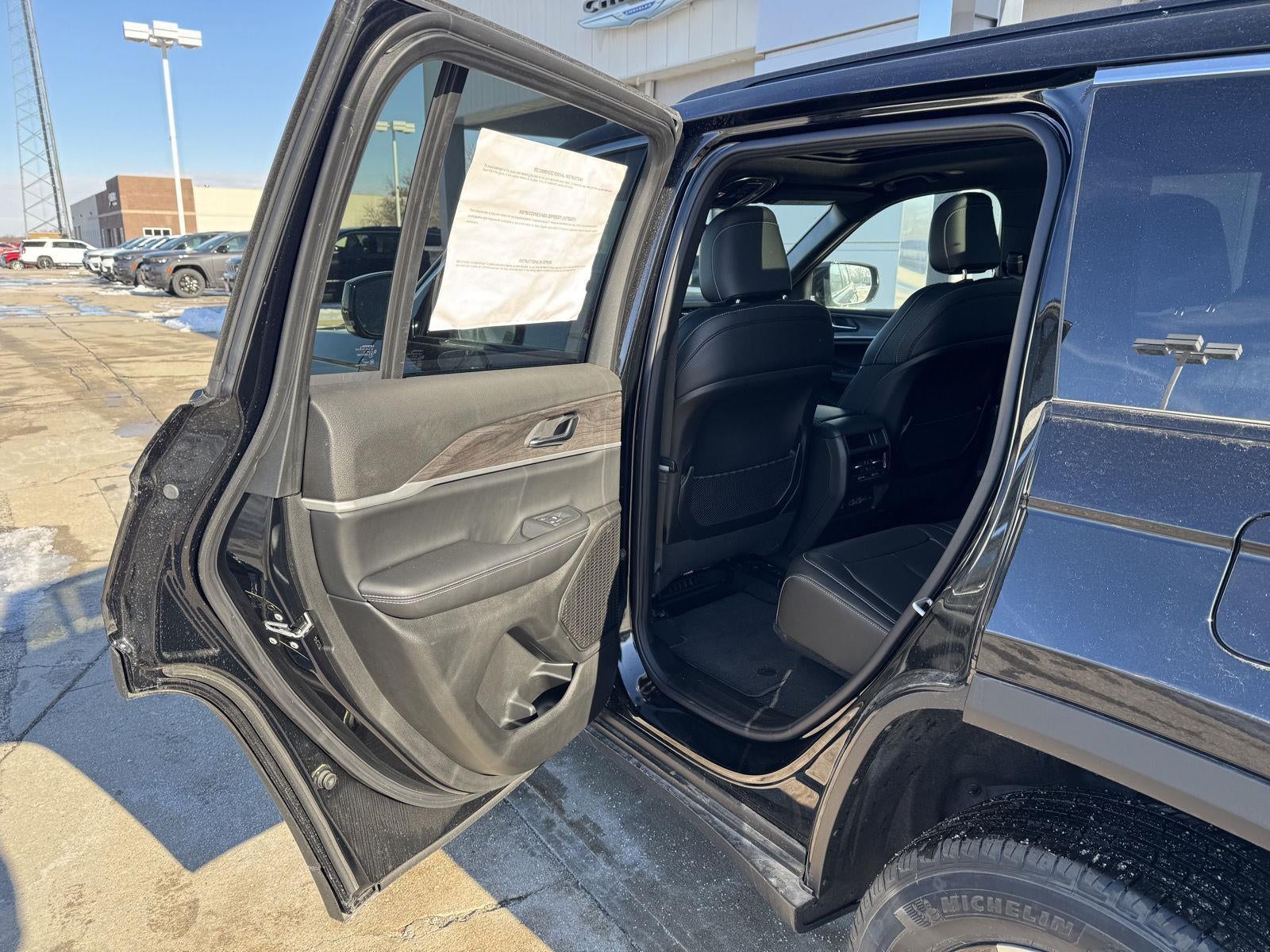 2025 Jeep Grand Cherokee GRAND CHEROKEE LIMITED 4X4