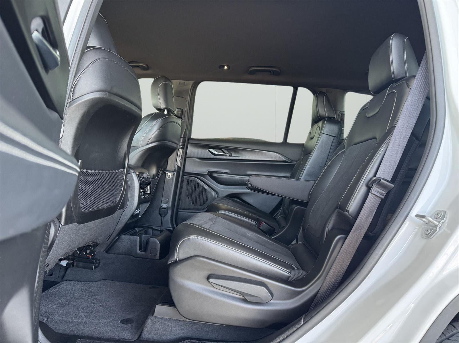 2025 Jeep Grand Cherokee L Altitude 4x4