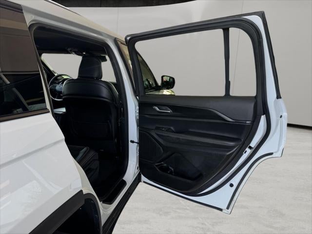 2025 Jeep Grand Cherokee L Altitude 4x4