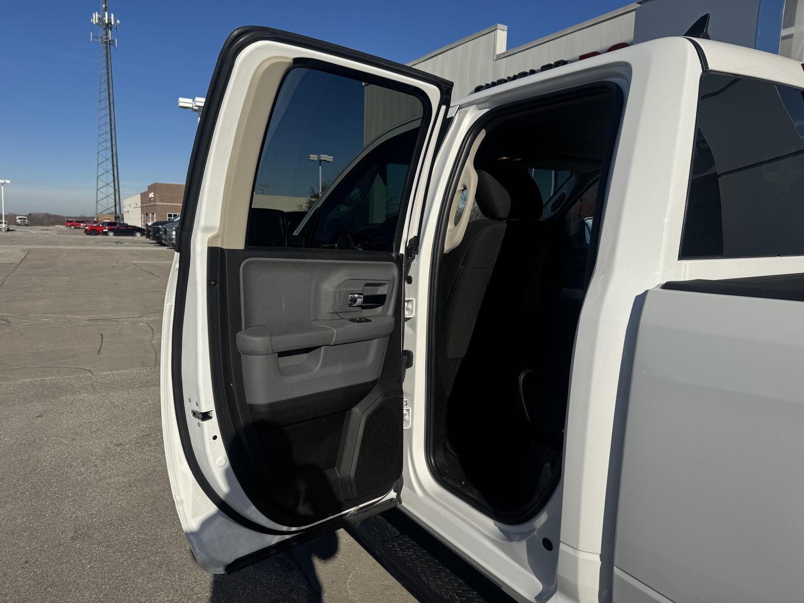 2020 RAM 1500 Classic Warlock Quad Cab 4x4 6'4' Box