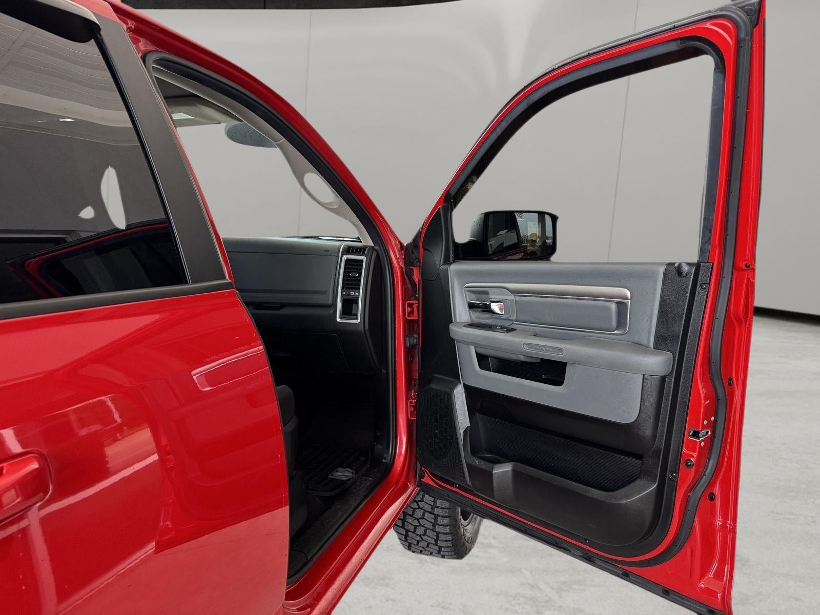 2019 RAM 1500 Classic Warlock Quad Cab 4x4 6'4' Box