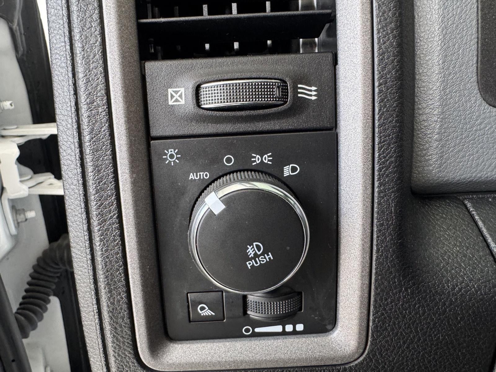 2018 RAM 1500 Express Crew Cab 4x4 5'7' Box