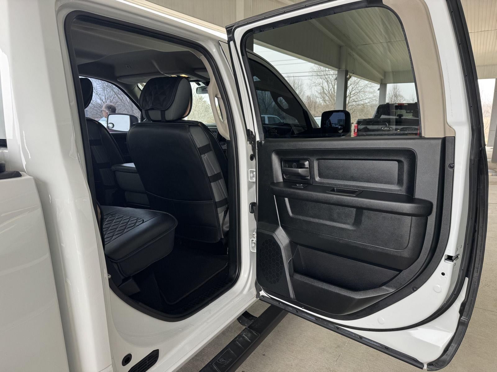 2018 RAM 1500 Express Crew Cab 4x4 5'7' Box