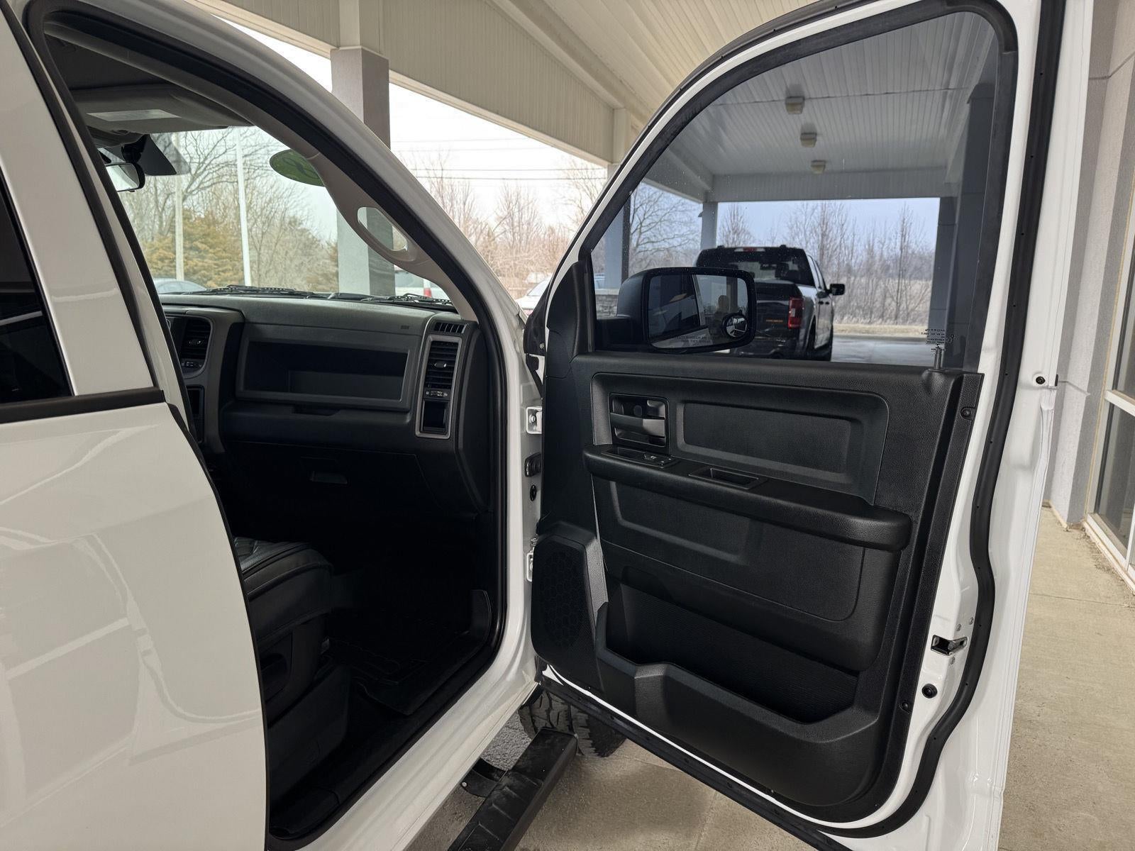 2018 RAM 1500 Express Crew Cab 4x4 5'7' Box