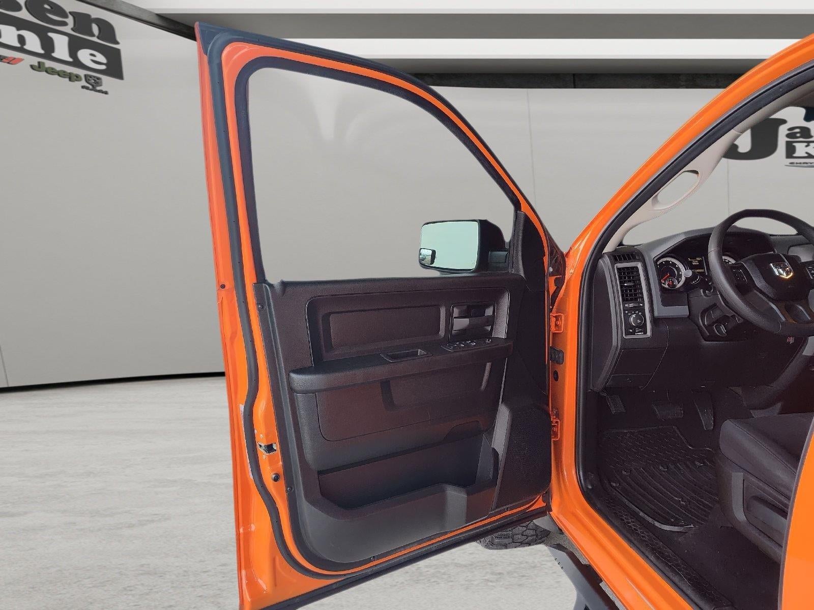 2019 RAM 1500 Classic Express Crew Cab 4x4 5'7' Box