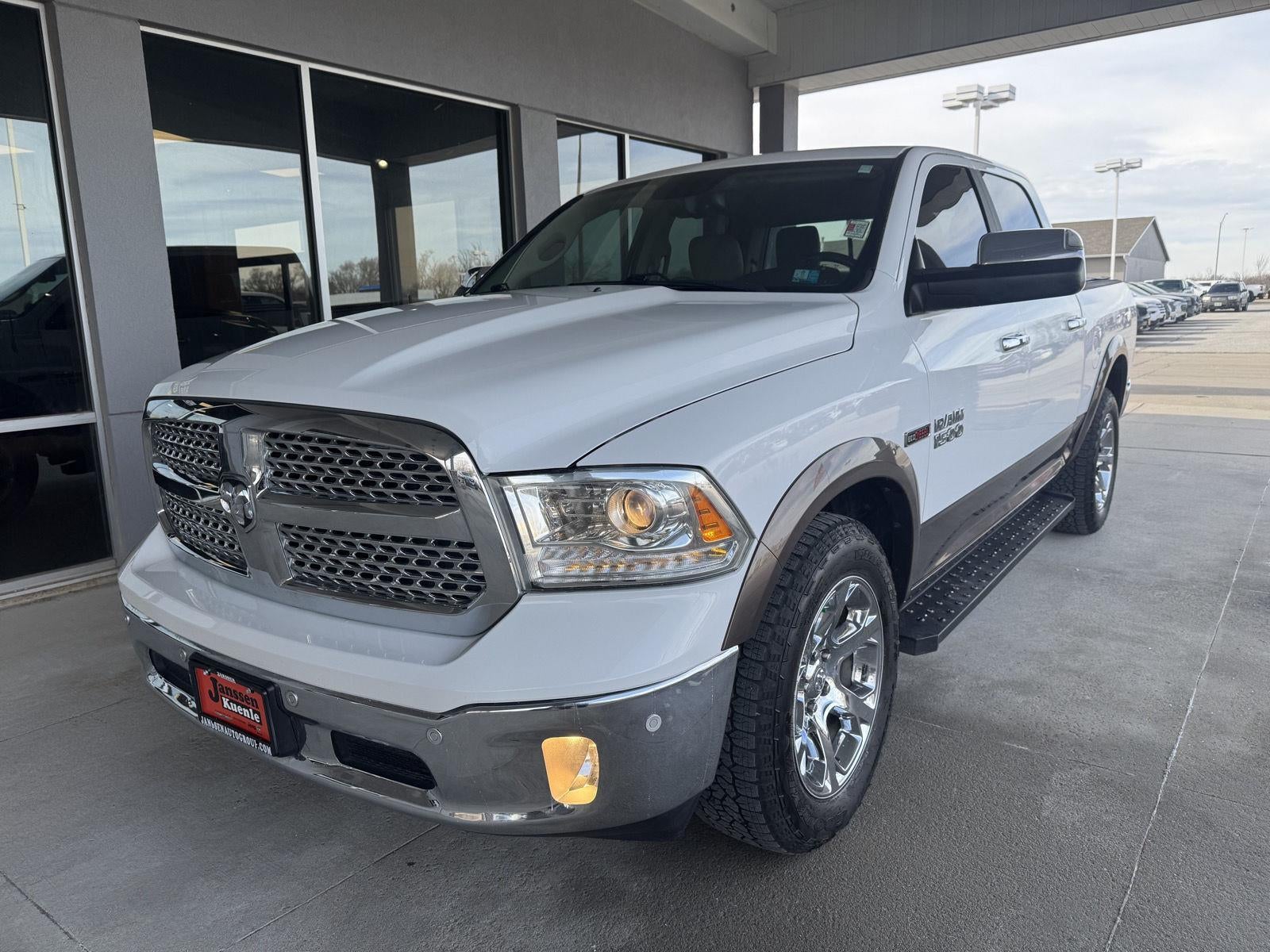 2018 RAM 1500 Laramie Crew Cab 4x4 5'7' Box