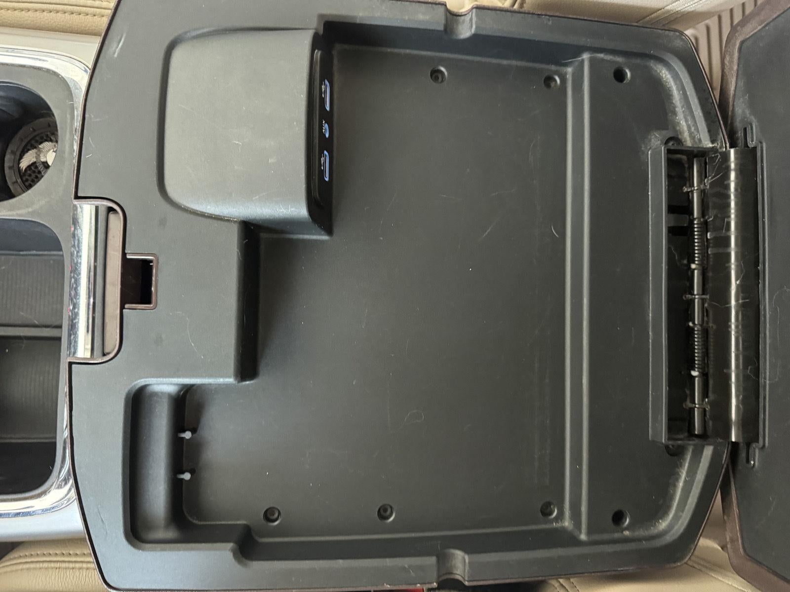 2018 RAM 1500 Laramie Crew Cab 4x4 5'7' Box