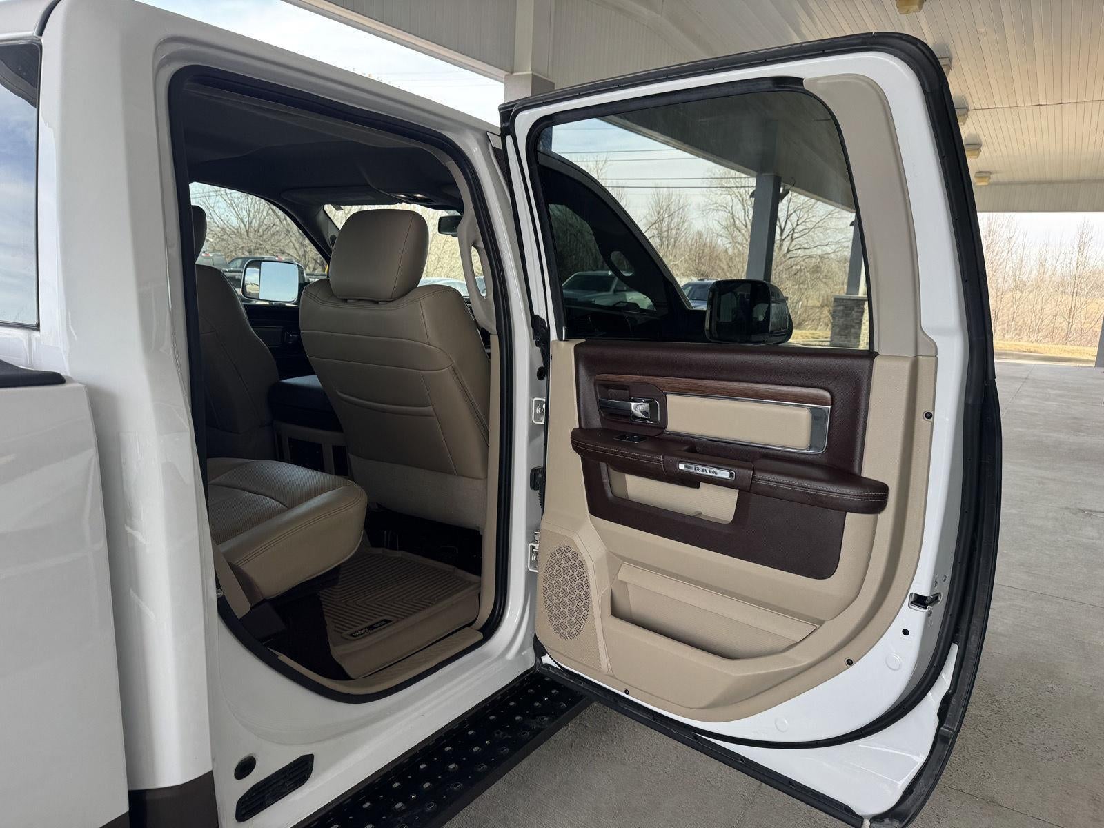 2018 RAM 1500 Laramie Crew Cab 4x4 5'7' Box