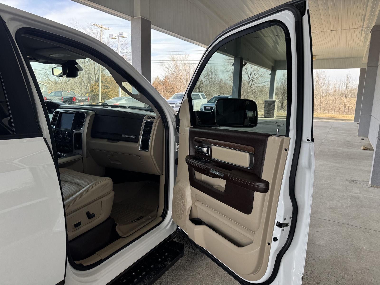 2018 RAM 1500 Laramie Crew Cab 4x4 5'7' Box