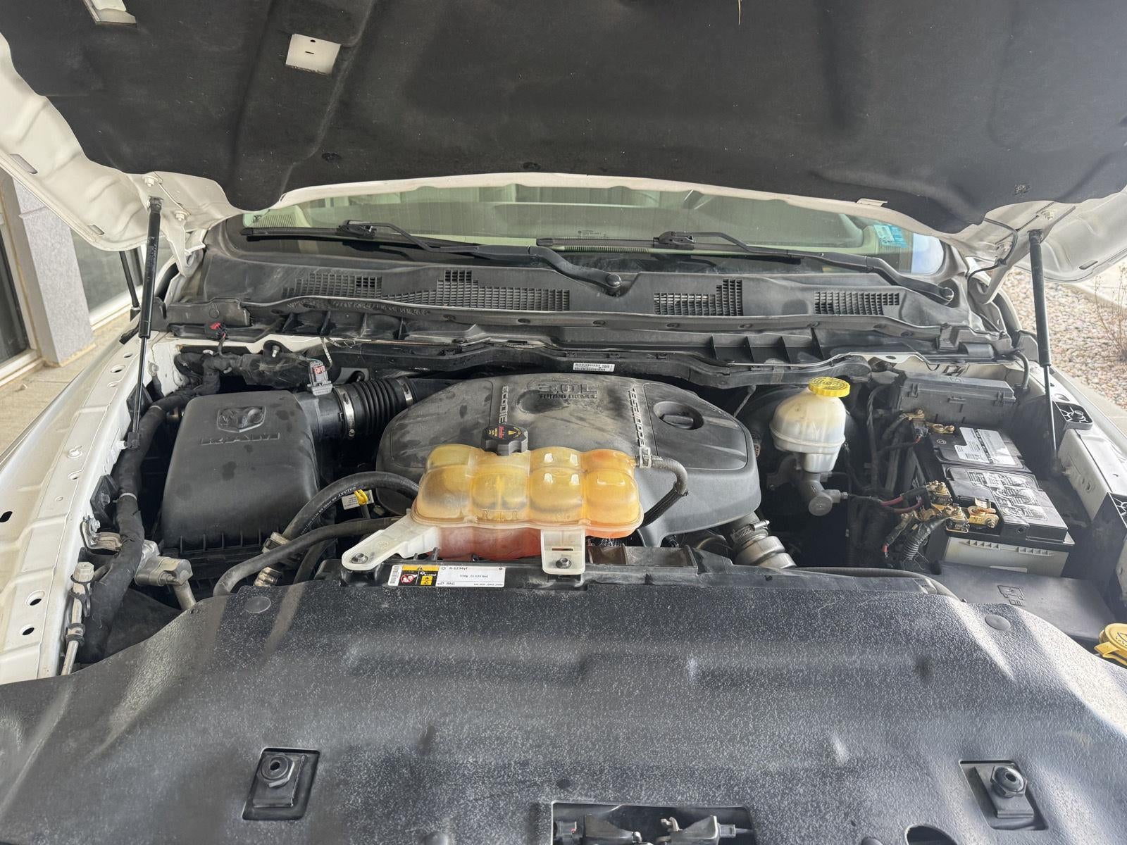 2018 RAM 1500 Laramie Crew Cab 4x4 5'7' Box