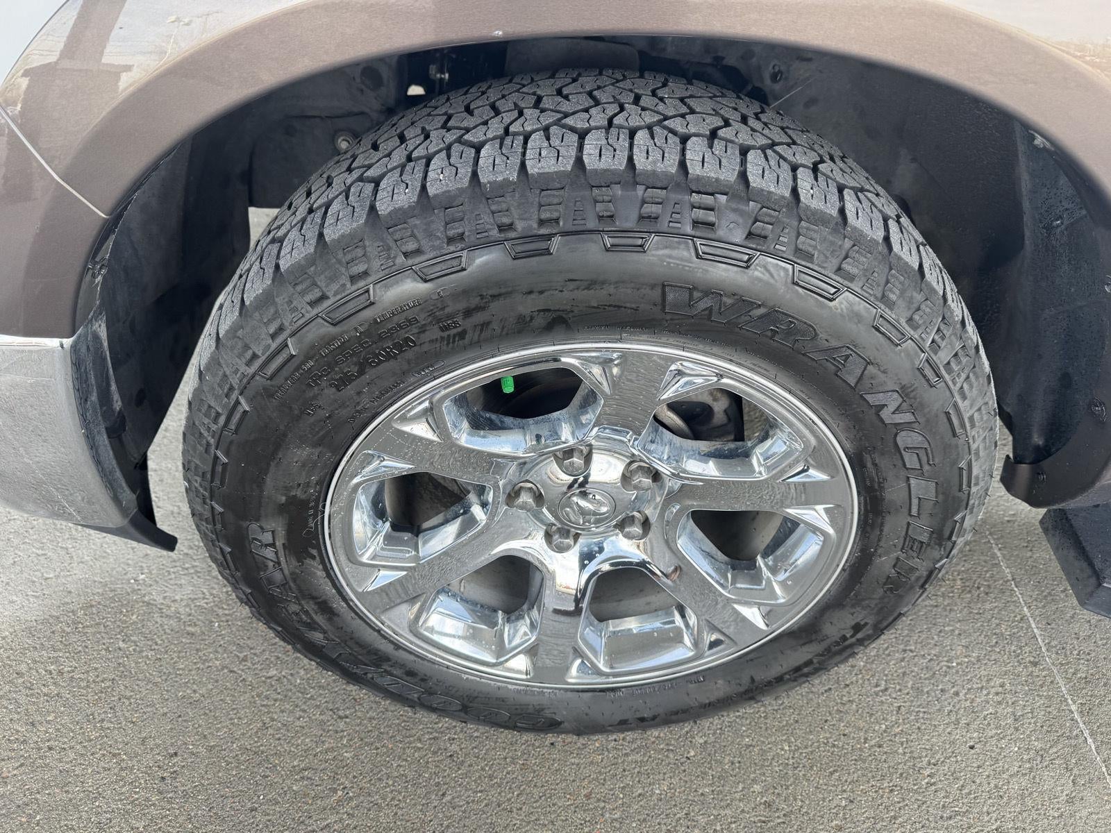 2018 RAM 1500 Laramie Crew Cab 4x4 5'7' Box