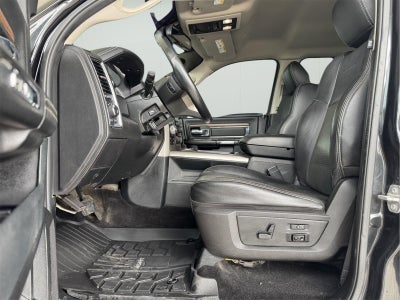 2017 RAM 1500 Laramie Crew Cab 4x4 5'7' Box