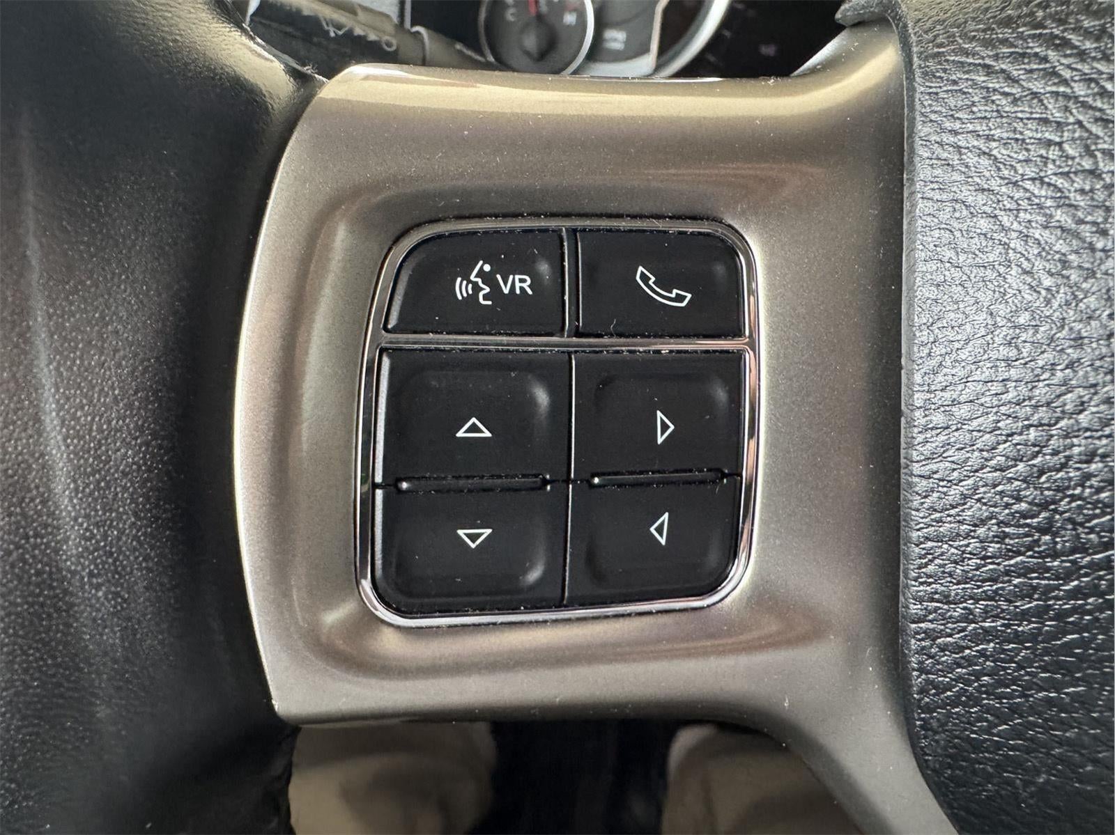 2017 RAM 1500 Laramie Crew Cab 4x4 5'7' Box