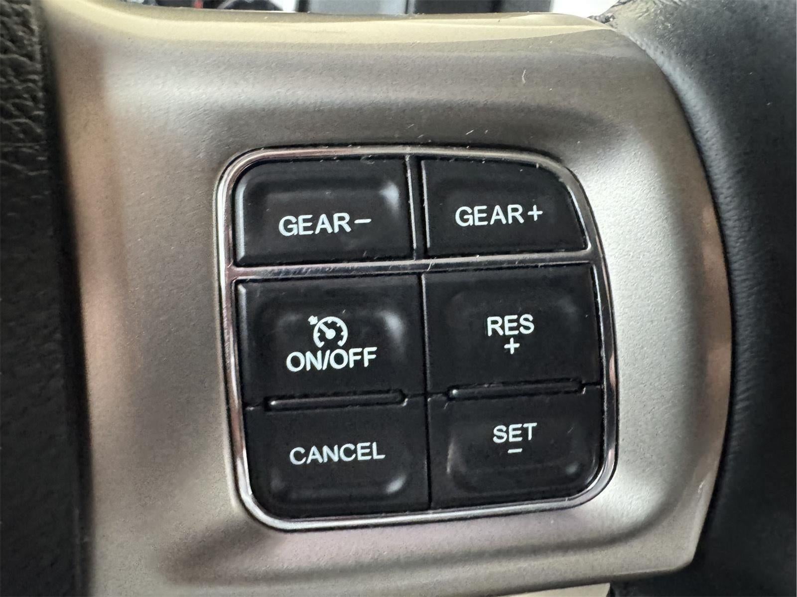 2017 RAM 1500 Laramie Crew Cab 4x4 5'7' Box