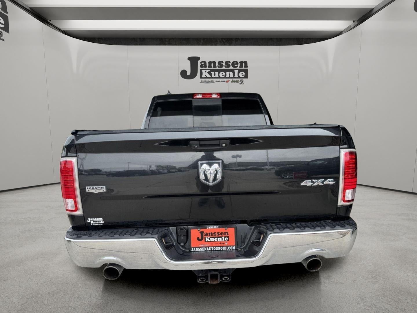 2017 RAM 1500 Laramie Crew Cab 4x4 5'7' Box