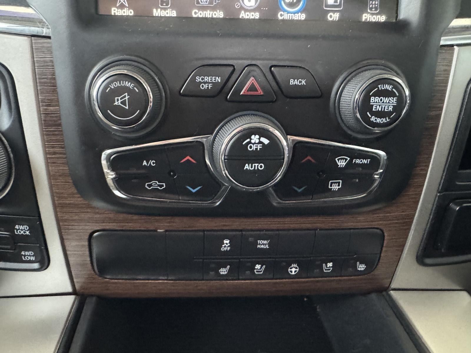 2017 RAM 1500 Laramie Crew Cab 4x4 5'7' Box