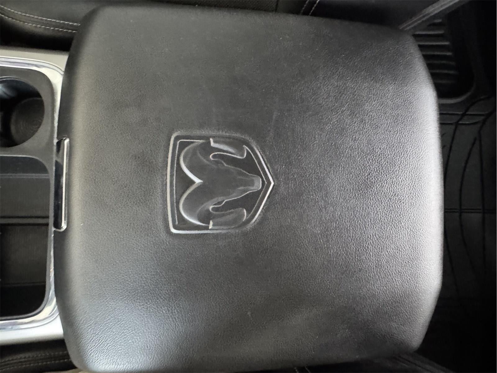 2017 RAM 1500 Laramie Crew Cab 4x4 5'7' Box