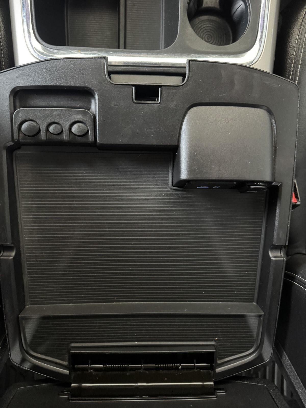 2017 RAM 1500 Laramie Crew Cab 4x4 5'7' Box