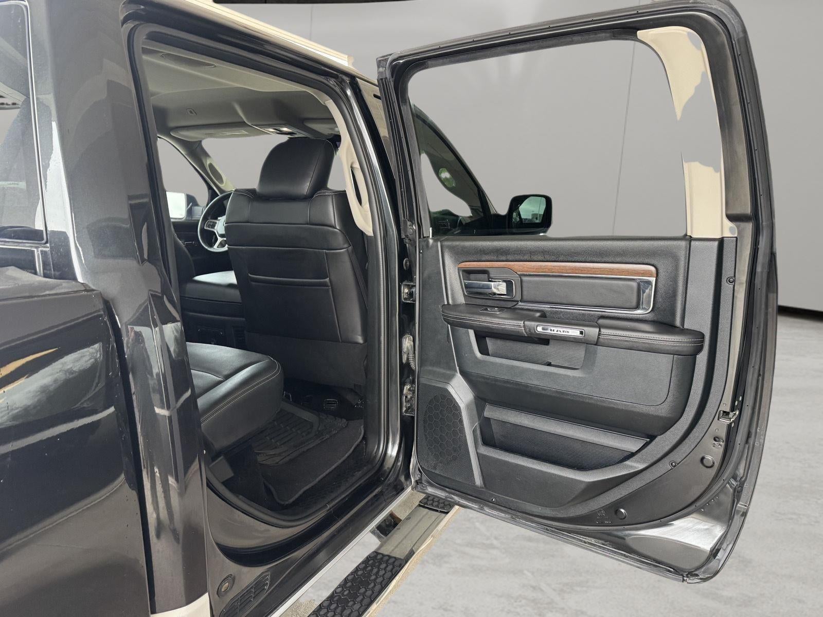 2017 RAM 1500 Laramie Crew Cab 4x4 5'7' Box