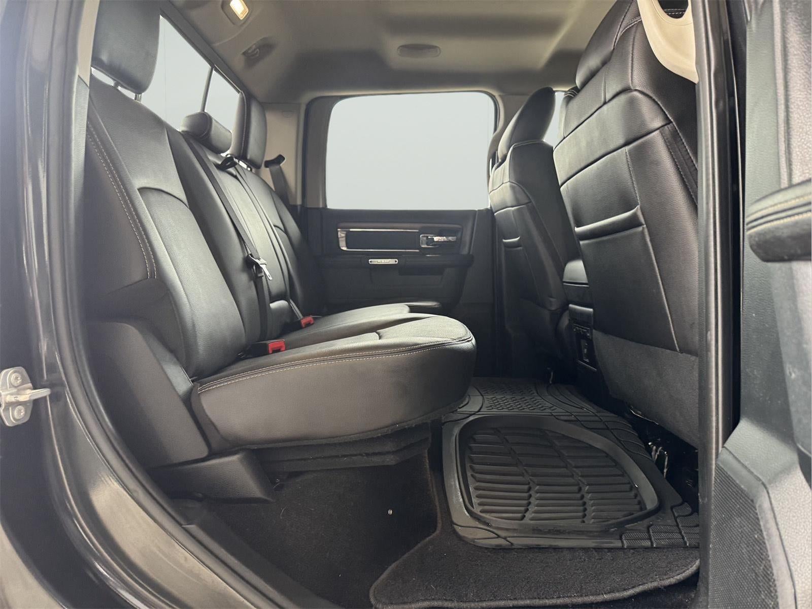 2017 RAM 1500 Laramie Crew Cab 4x4 5'7' Box