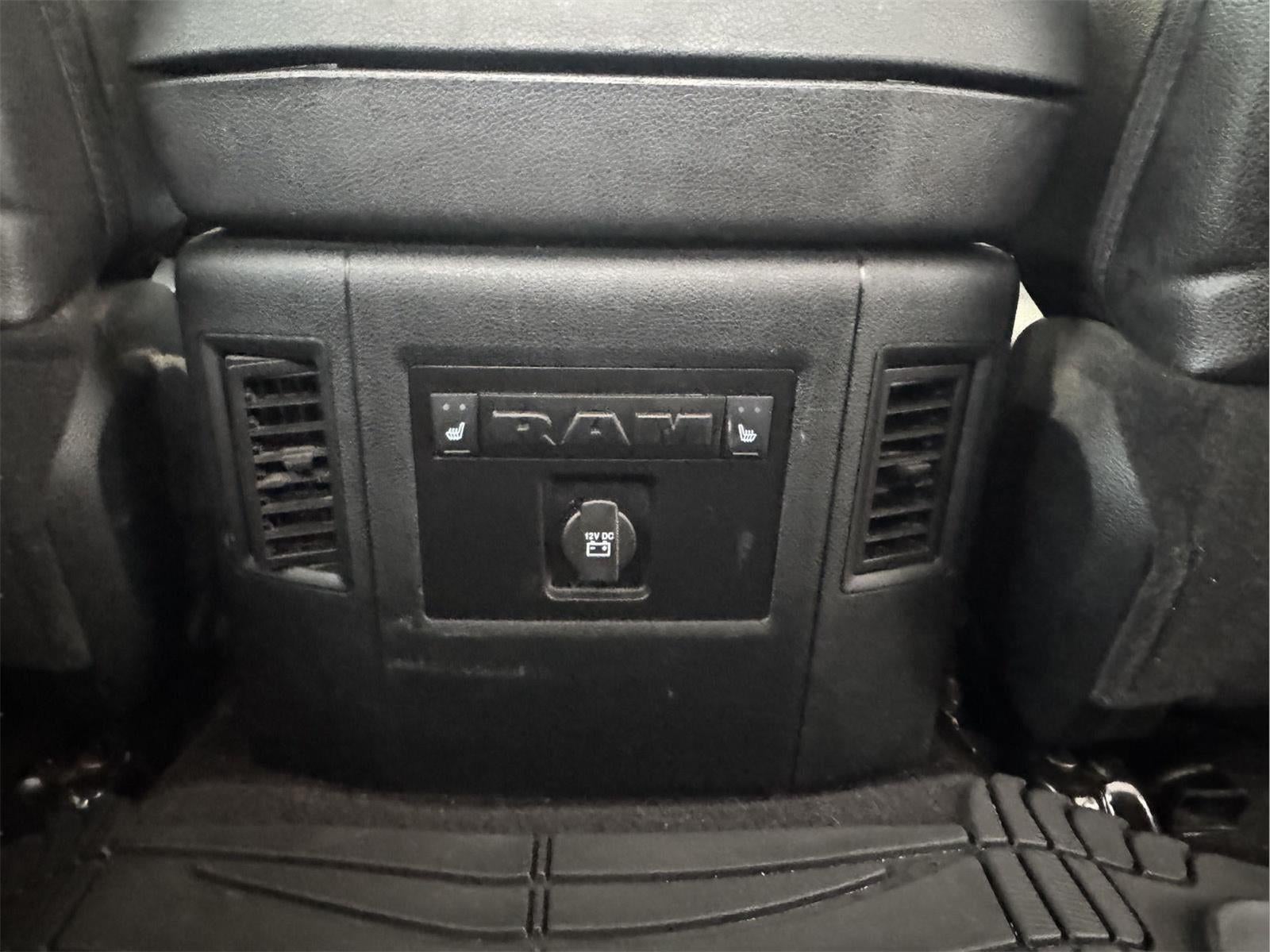 2017 RAM 1500 Laramie Crew Cab 4x4 5'7' Box