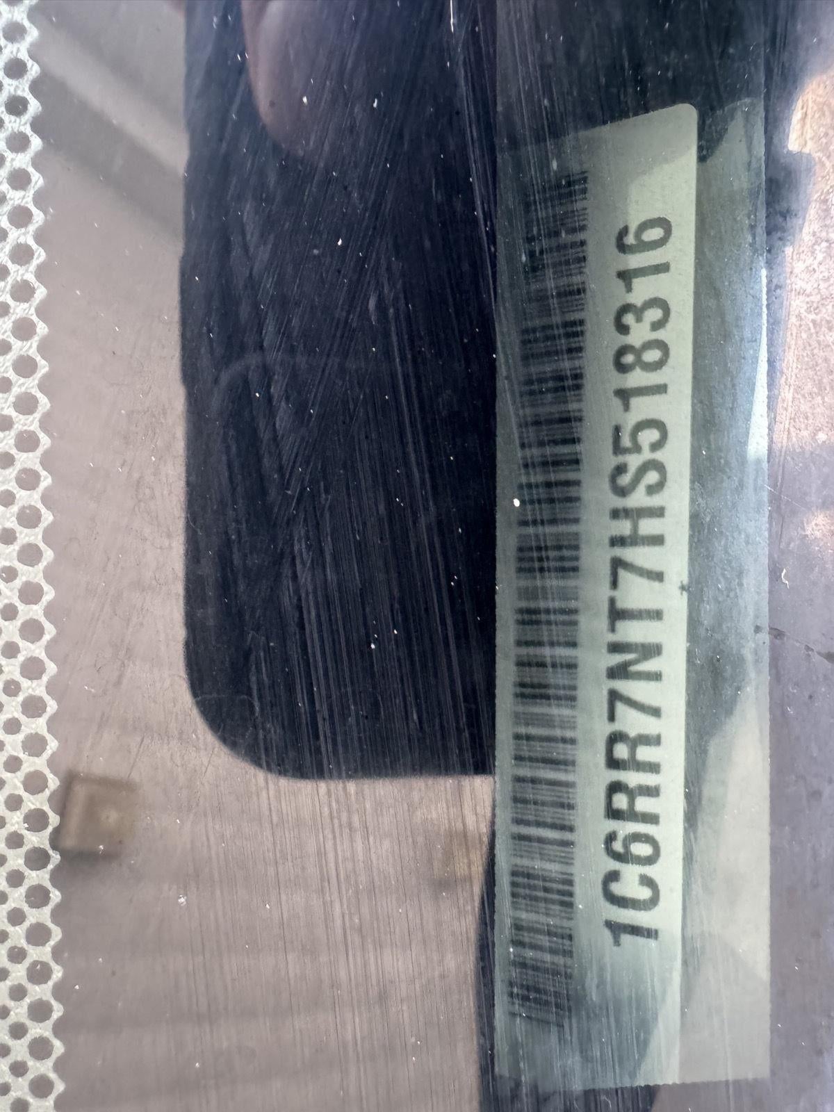 2017 RAM 1500 Laramie Crew Cab 4x4 5'7' Box