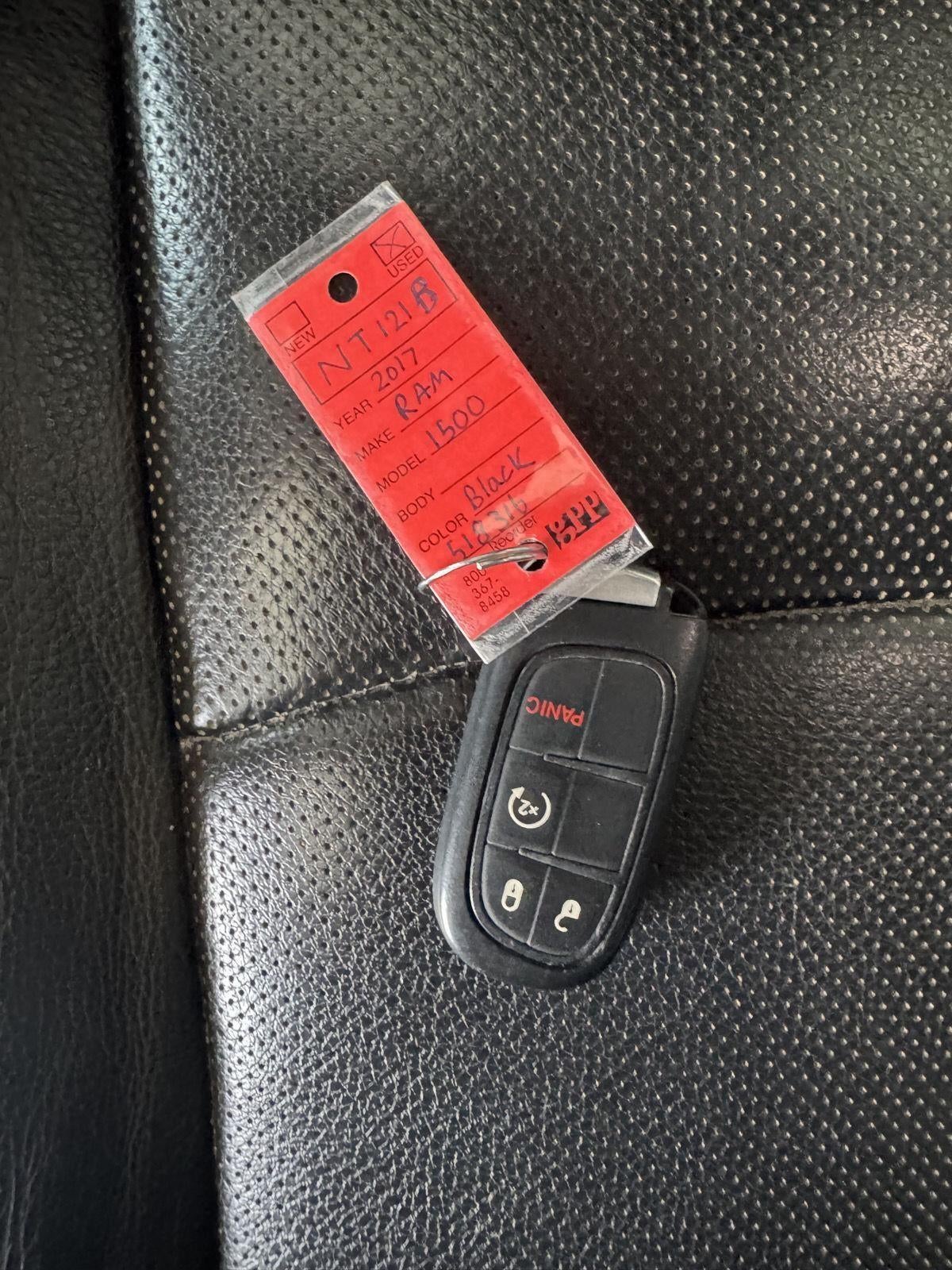 2017 RAM 1500 Laramie Crew Cab 4x4 5'7' Box