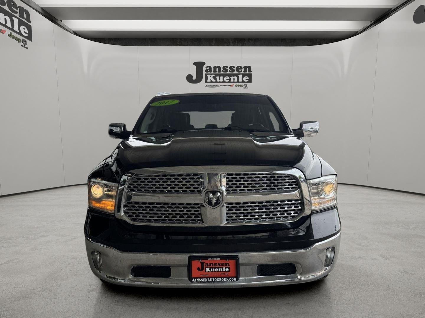 2017 RAM 1500 Laramie Crew Cab 4x4 5'7' Box