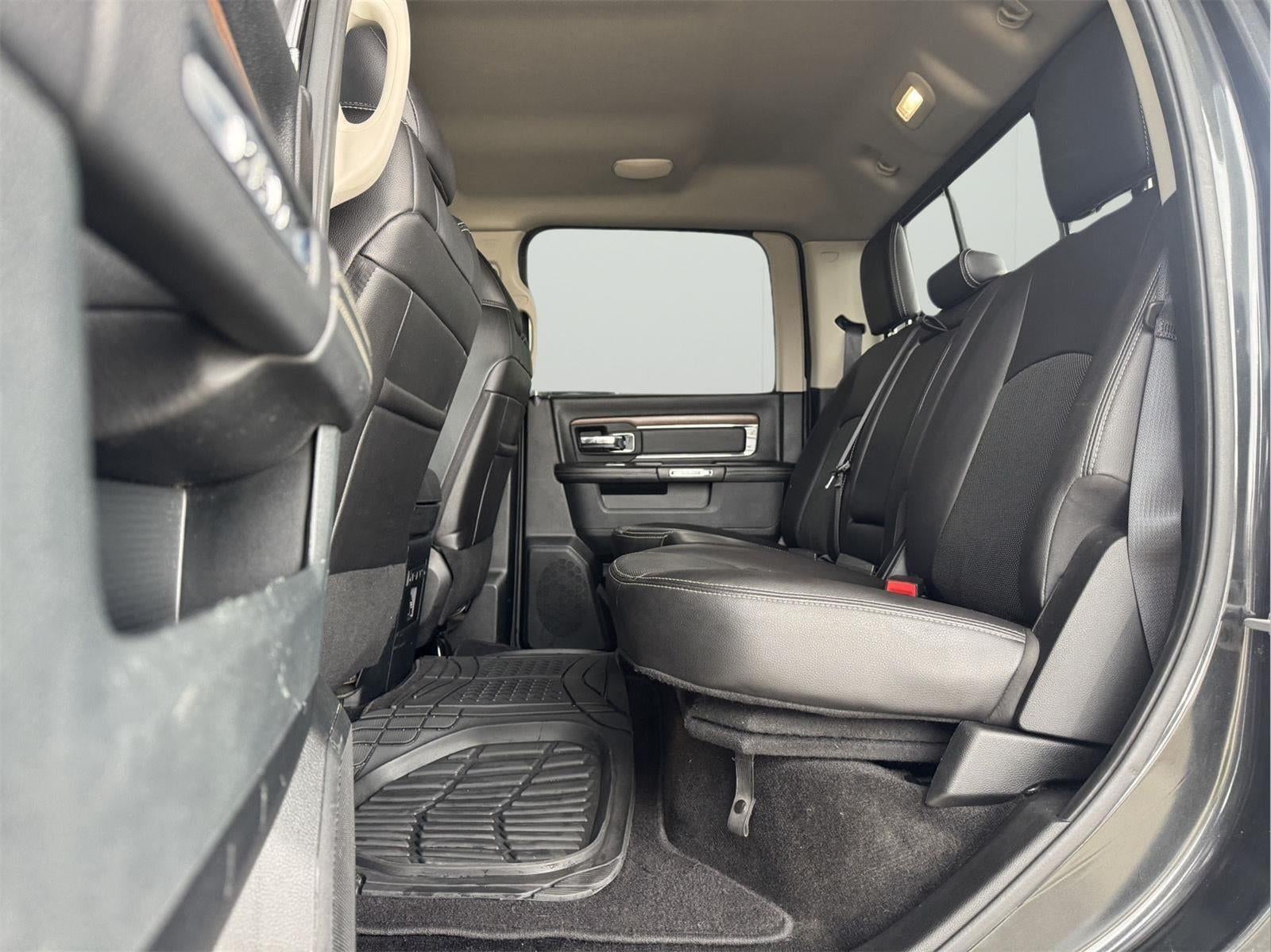 2017 RAM 1500 Laramie Crew Cab 4x4 5'7' Box