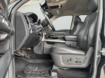 2017 RAM 1500 Laramie Crew Cab 4x4 5'7' Box