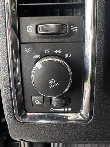 2017 RAM 1500 Laramie Crew Cab 4x4 5'7' Box