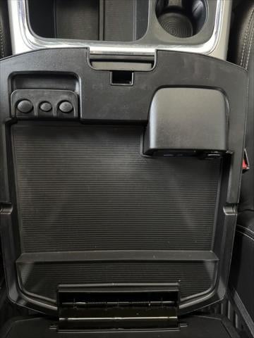 2017 RAM 1500 Laramie Crew Cab 4x4 5'7' Box