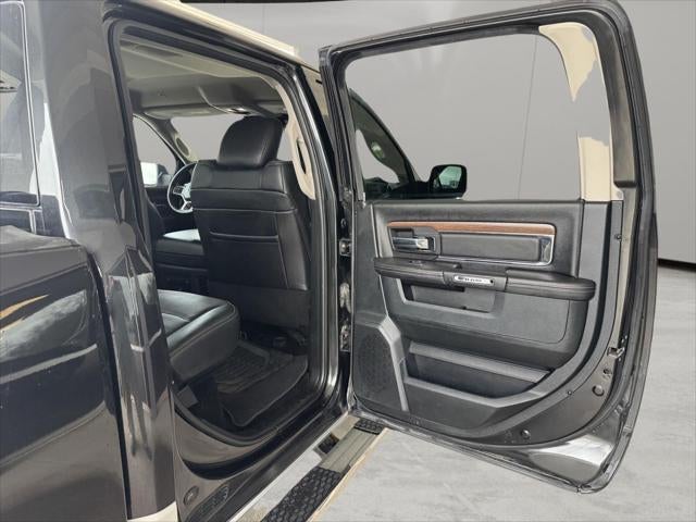 2017 RAM 1500 Laramie Crew Cab 4x4 5'7' Box