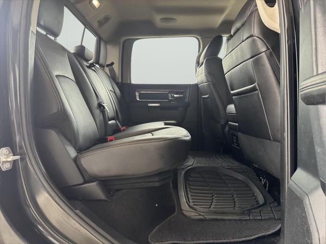 2017 RAM 1500 Laramie Crew Cab 4x4 5'7' Box