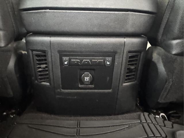 2017 RAM 1500 Laramie Crew Cab 4x4 5'7' Box