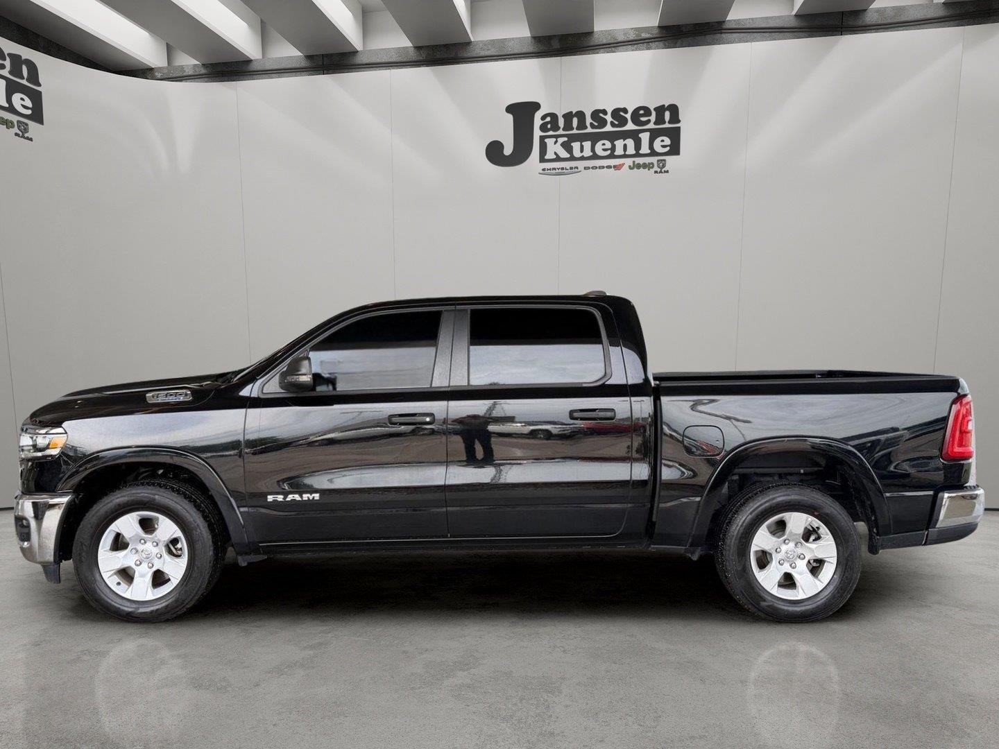 2025 RAM 1500 Big Horn Crew Cab 4x2 5'7' Box