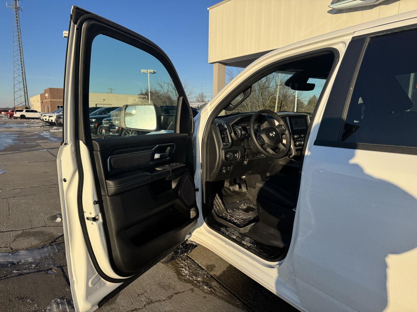 2025 RAM 1500 Big Horn Crew Cab 4x4 5'7' Box