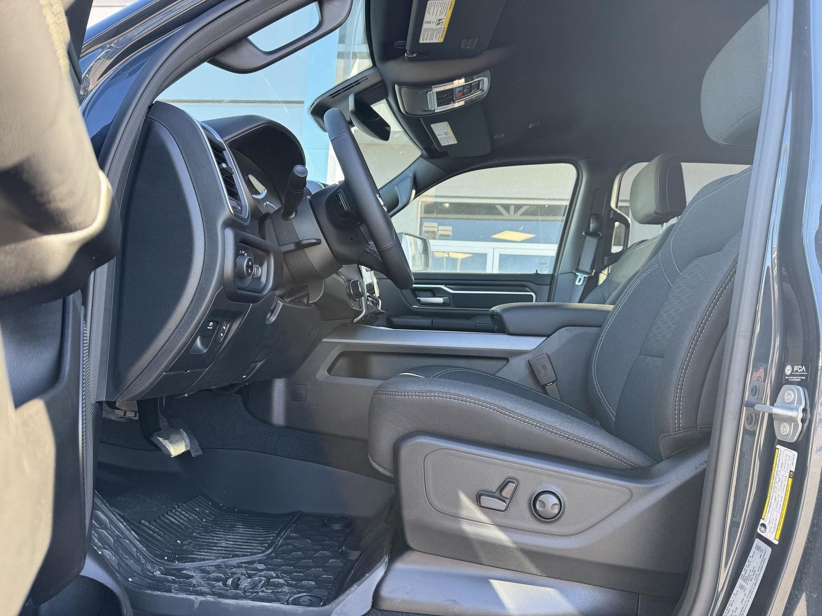 2025 RAM Ram 1500 RAM 1500 BIG HORN CREW CAB 4X4 5'7' BOX