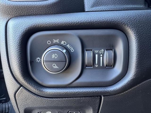 2025 RAM Ram 1500 RAM 1500 BIG HORN CREW CAB 4X4 5'7' BOX