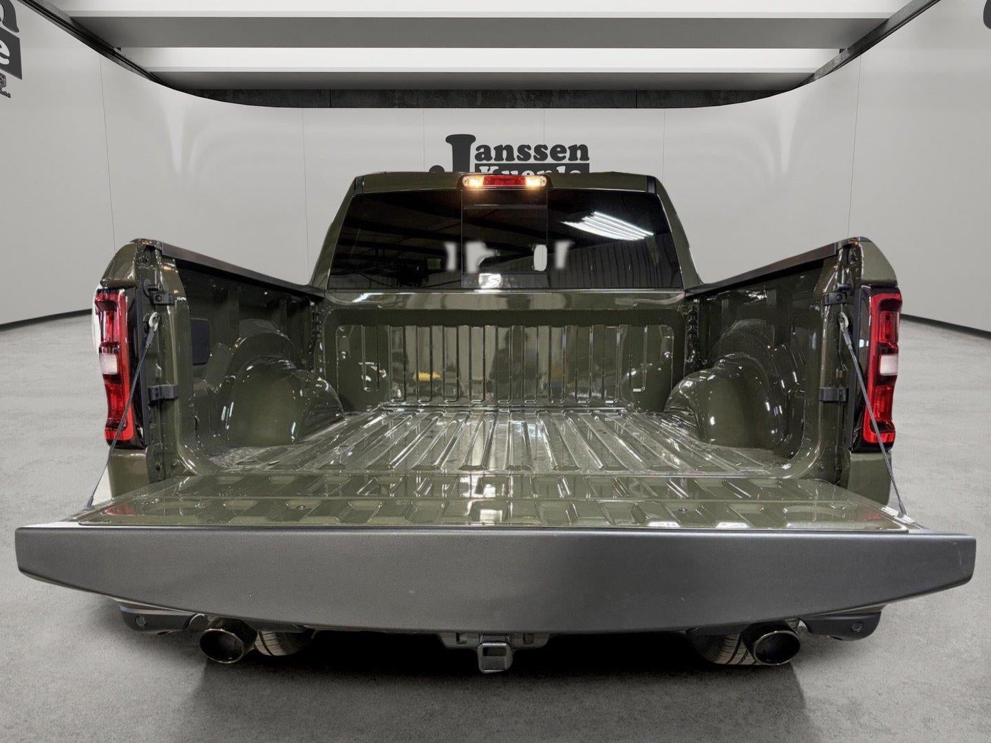 2026 RAM 1500 Lone Star Crew Cab 4x4 5'7' Box