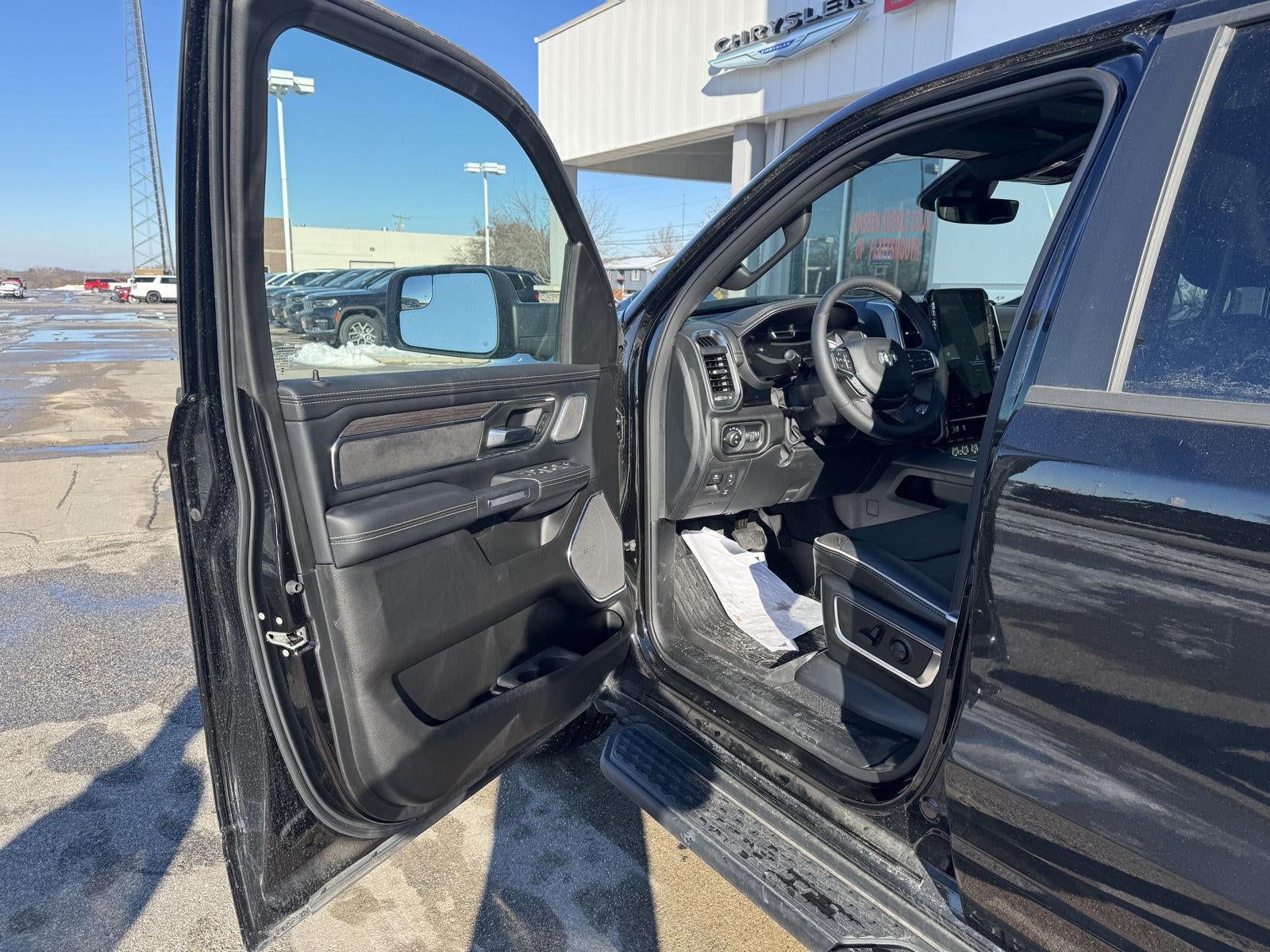 2025 RAM Ram 1500 RAM 1500 LARAMIE CREW CAB 4X4 5'7' BOX