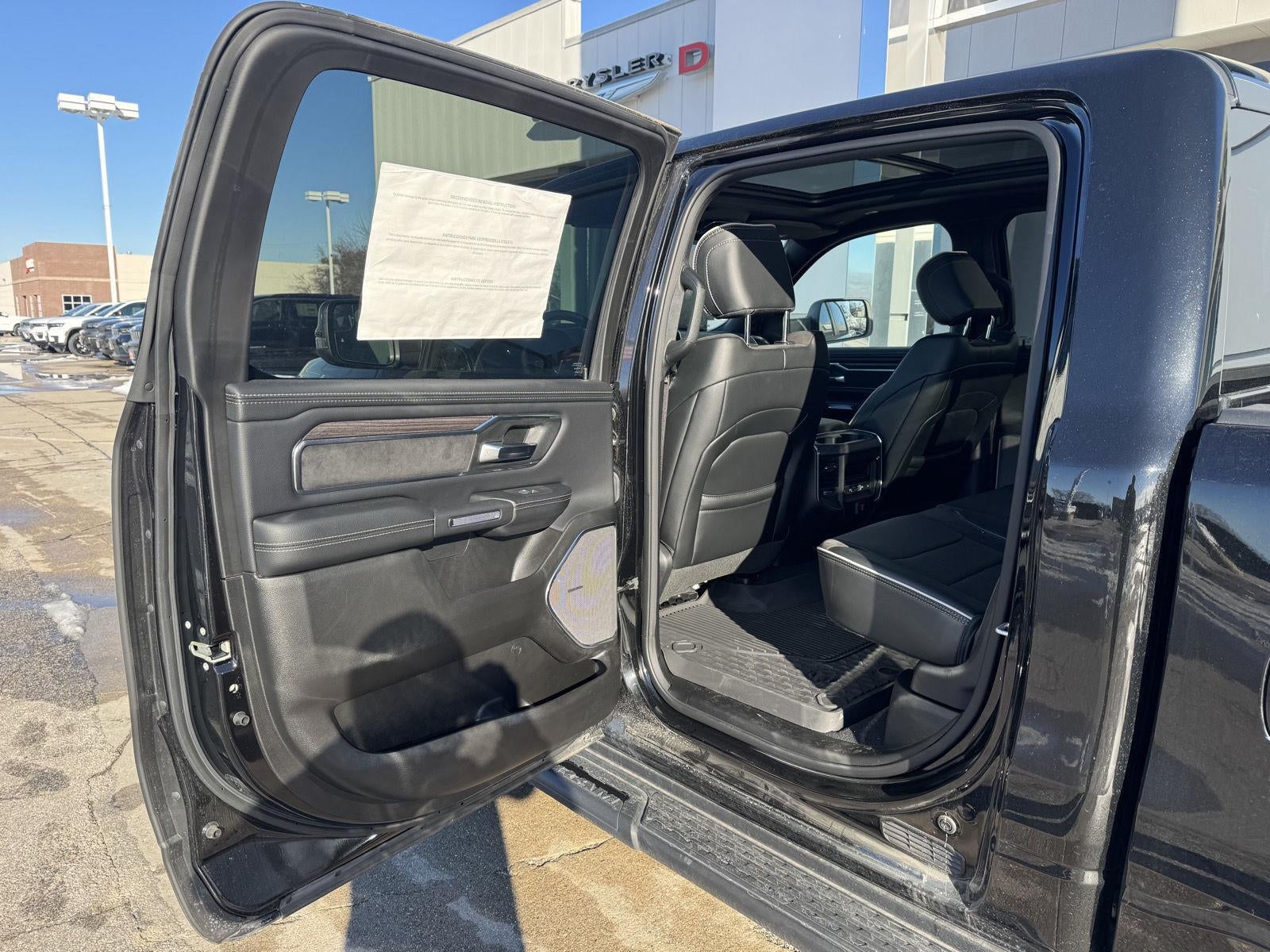 2025 RAM Ram 1500 RAM 1500 LARAMIE CREW CAB 4X4 5'7' BOX