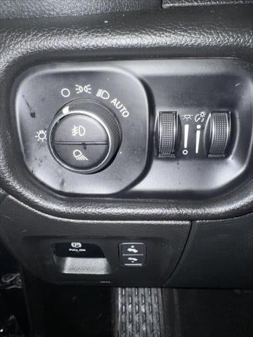 2025 RAM 1500 Laramie Crew Cab 4x4 5'7' Box